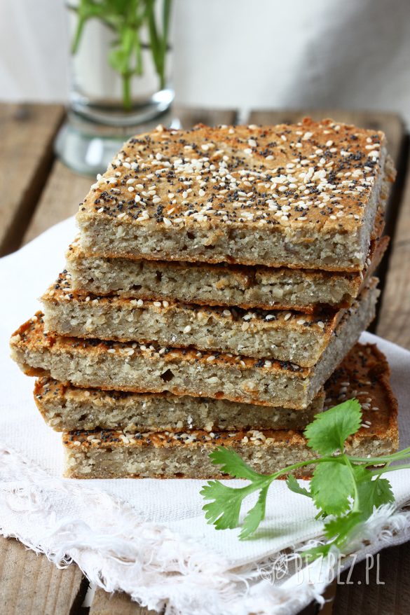 Płaski, besglutenowy chlebek na bananie, wegański.