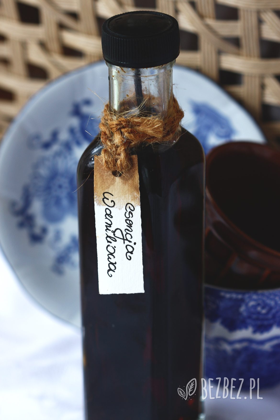 Domowa esencja waniliowa w butelce