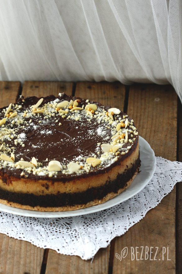 Wegański i bezglutenowy tofurnik z masą makową