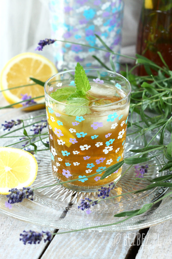 Domowa mrożona herbata z lawendą i rumiankiem