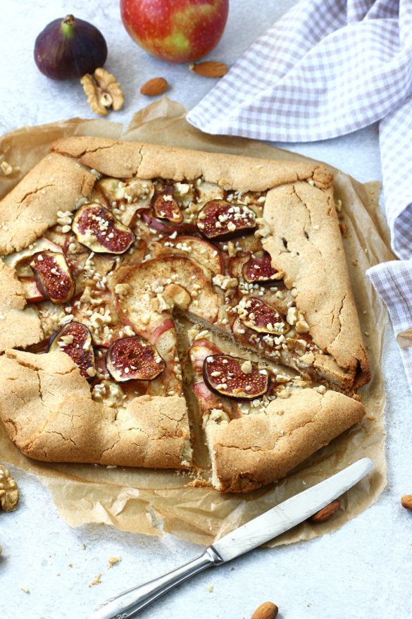 wegańska i bezglutenowa tarta rustykalna z jabłkami