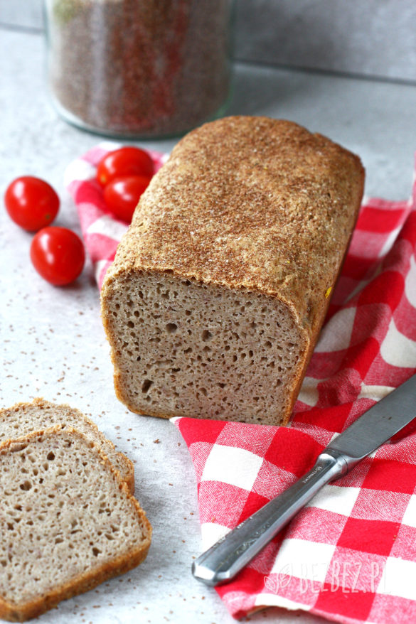 Chleb bezglutenowy z mąką i płatkami teff na drożdżach