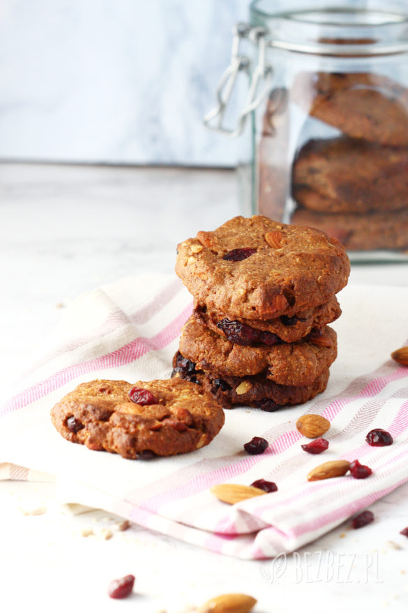 wegańskie i bezglutenowe ciasteczka potrójnie migdałowe