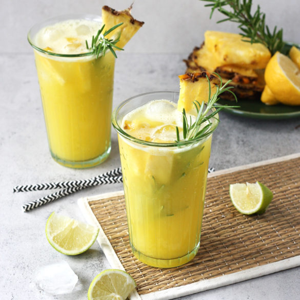 Lemoniada ananasowa z rozmarynem