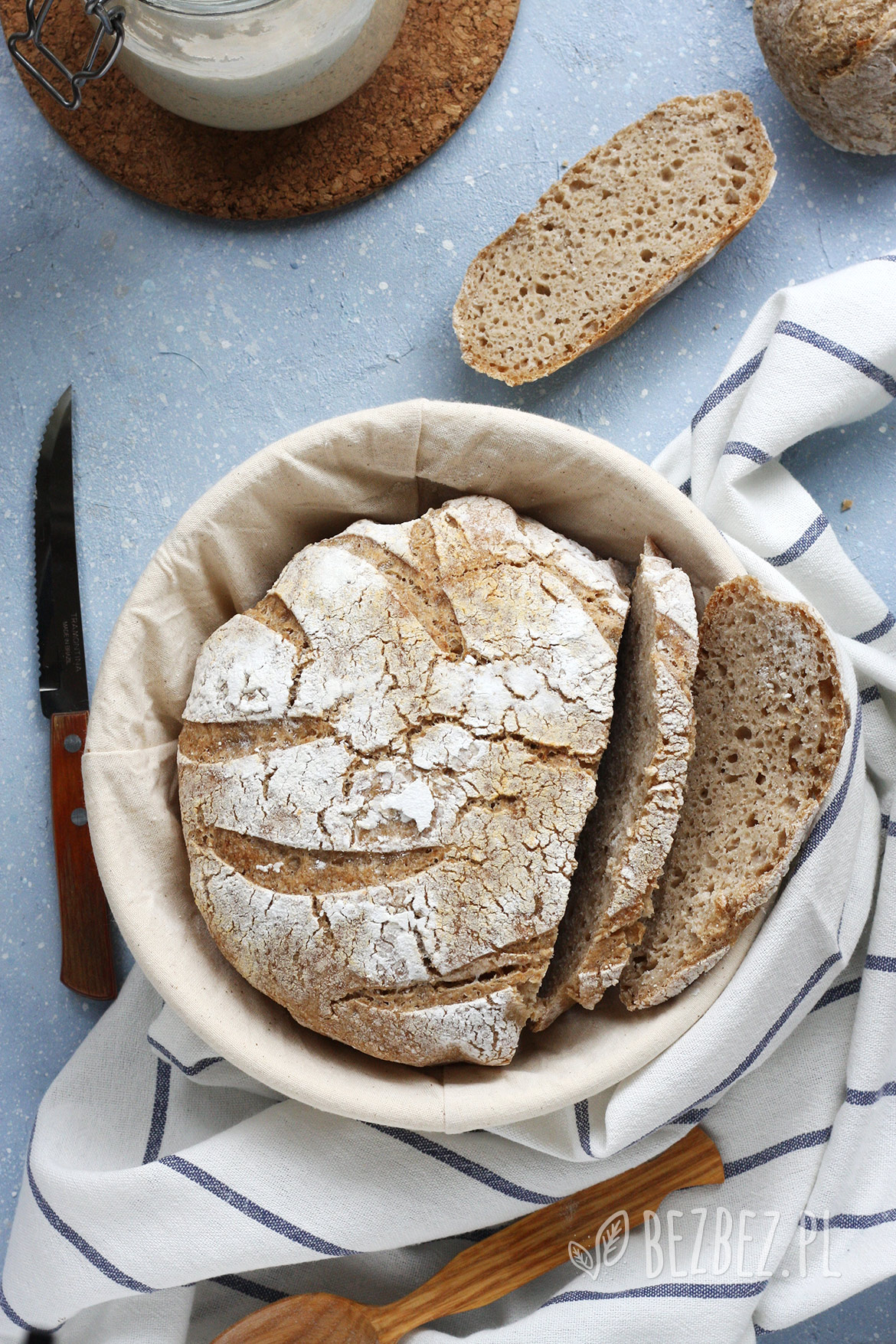 Chleb bezglutenowy na zakwasie pieczony w garnku