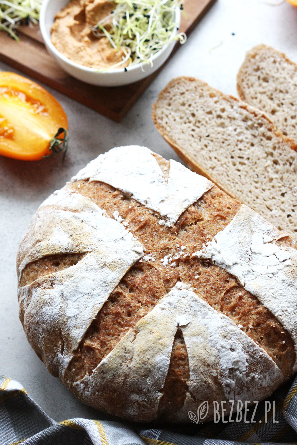 Chleb bezglutenowy na drożdżach pieczony w garnku