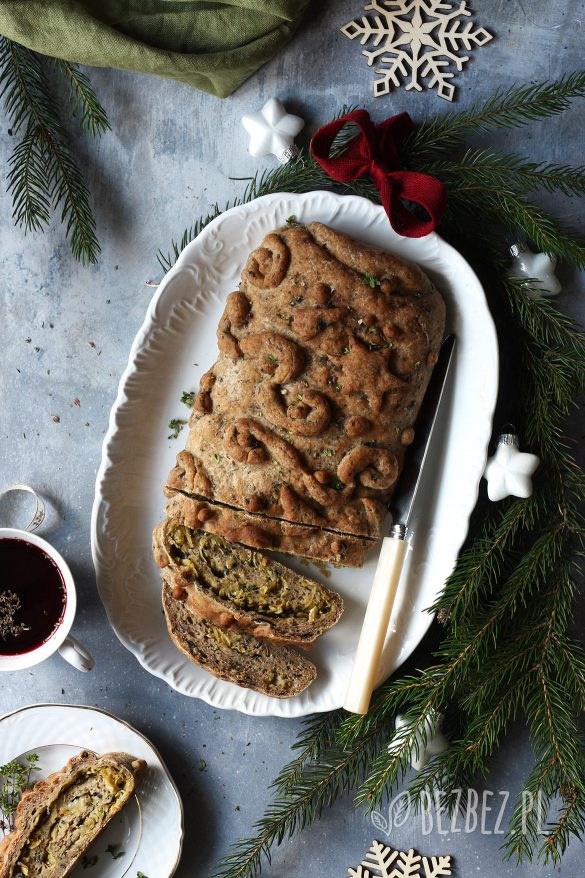 Bezglutenowy kulebiak z kapustą i pieczarkami, wegański