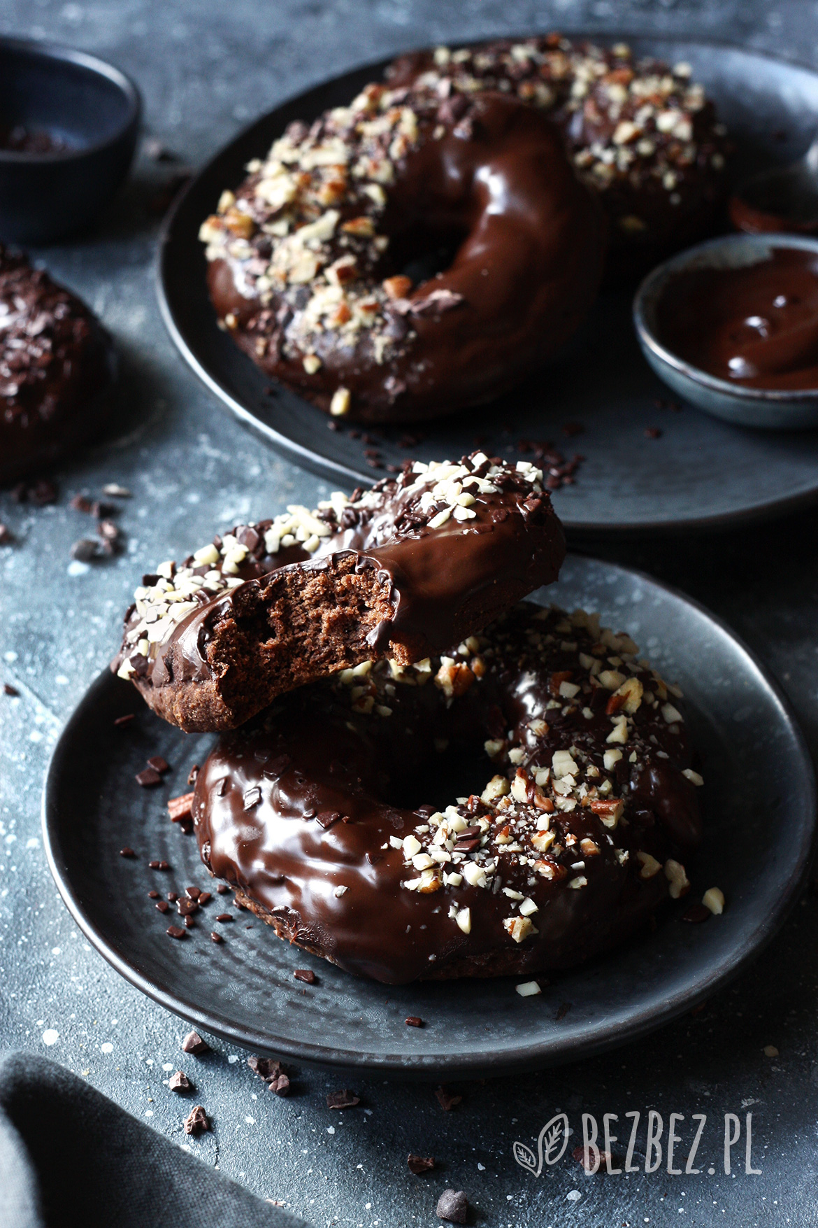 Bezglutenowe donuty czekoladowe, czyli pieczone pączki z dziurką, bez jaj i nabiału