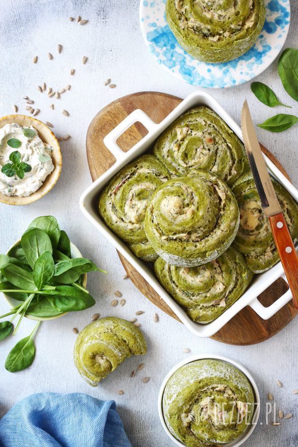 Bezglutenowe zawijaski szpinakowe z ziołowo-czosnkowym nadzieniem, bez mleka i jajek