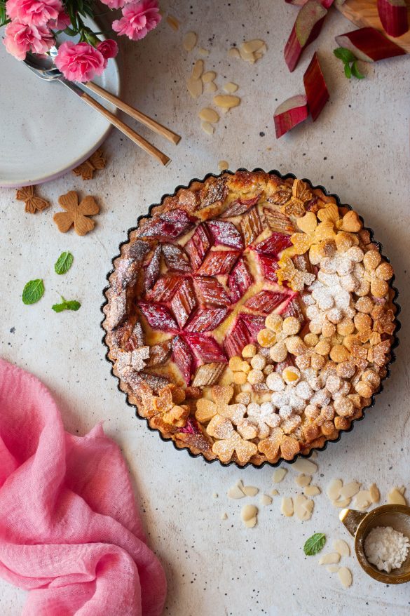 Bezglutenowa tarta migdałowa z rabarbarem